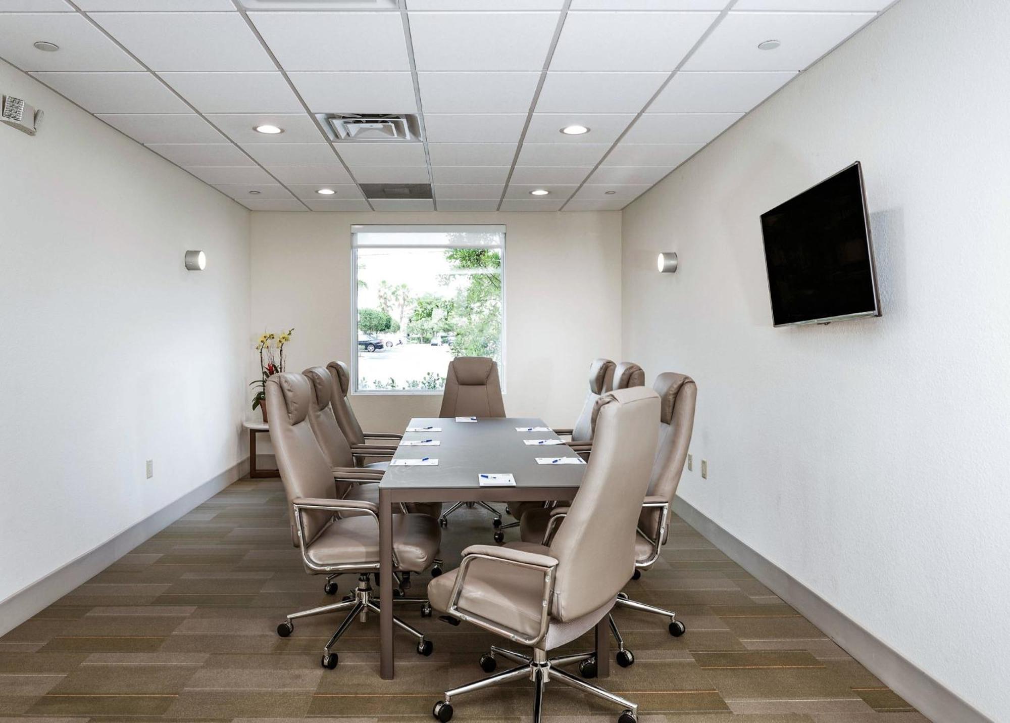 Holiday Inn Express & Suites Lantana By Ihg Exteriér fotografie